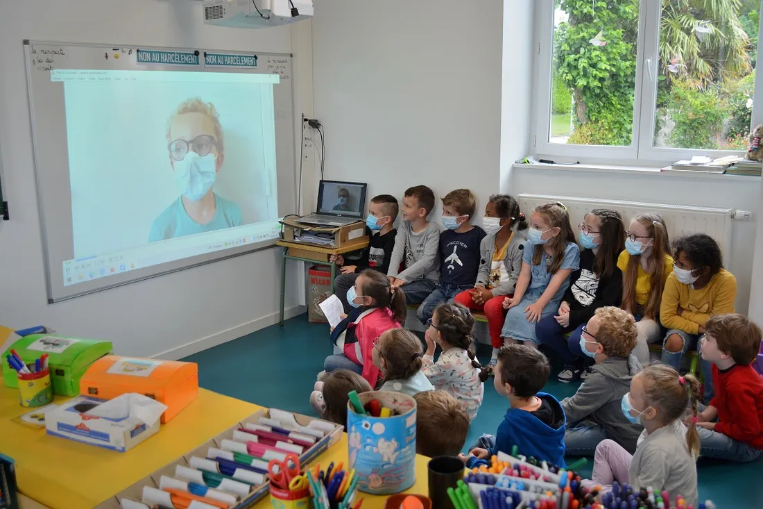 Les élèves de grande section et CP de l'école Les Tilleuls à Evellys